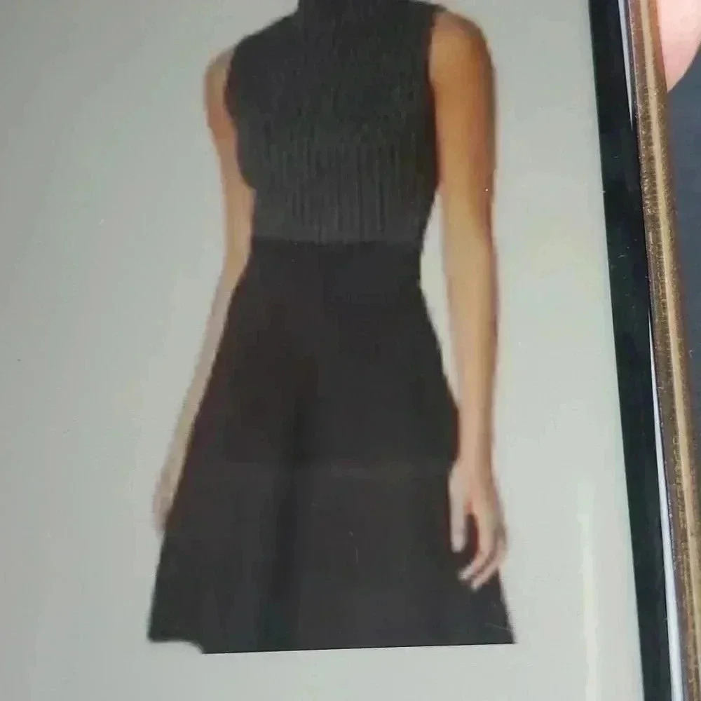 BCBG MAXAZRIA SLEEVELESS TOP